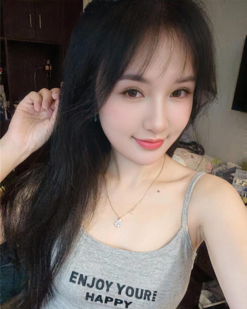 白云初下海反差欲女-叶子 2