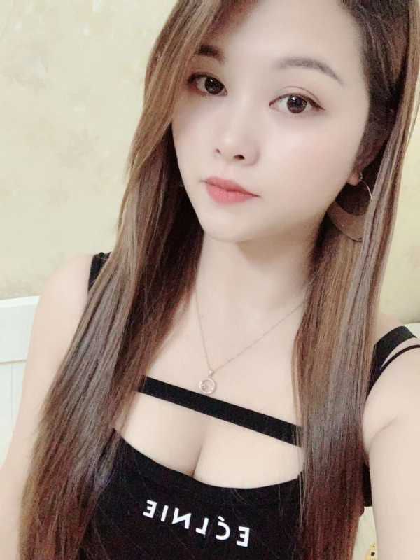 越秀风骚舌吻控淇淇 22