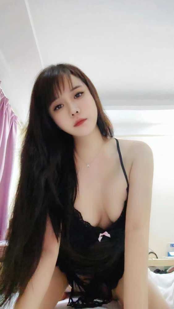 越秀风骚舌吻控淇淇 2
