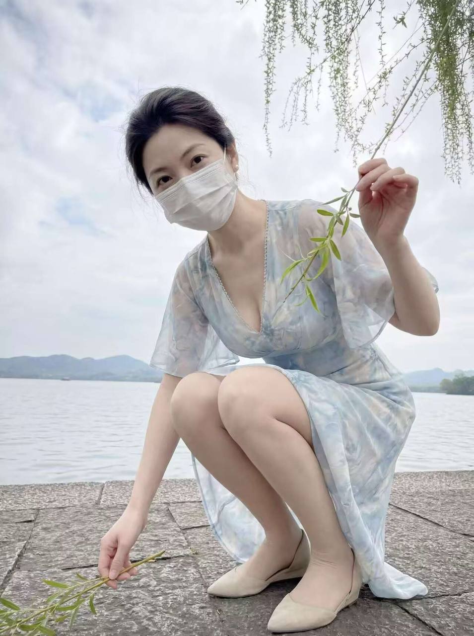 天河口罩姐姐若隐若现-优优主图