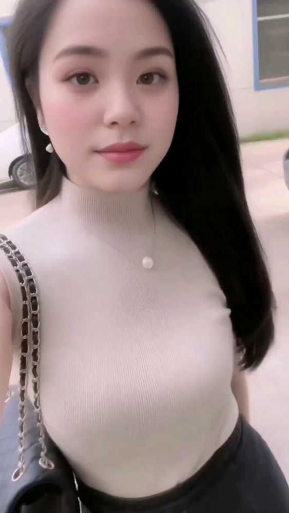 越秀风骚舌吻控淇淇 9