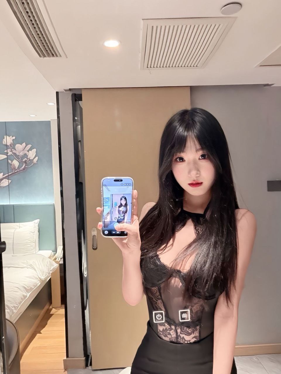 反差嫩妹兼职自做可外出-瑶宝 4