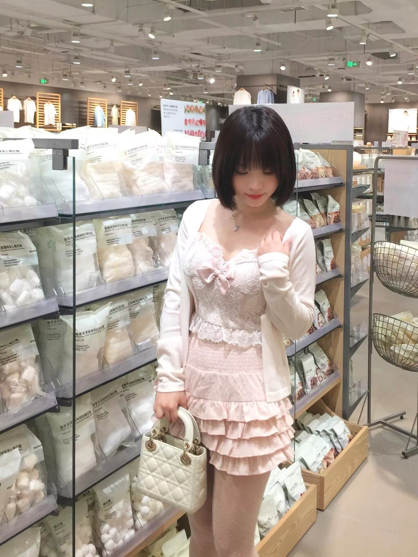 白云美甲店上班小妹第一次下海-灵儿 2