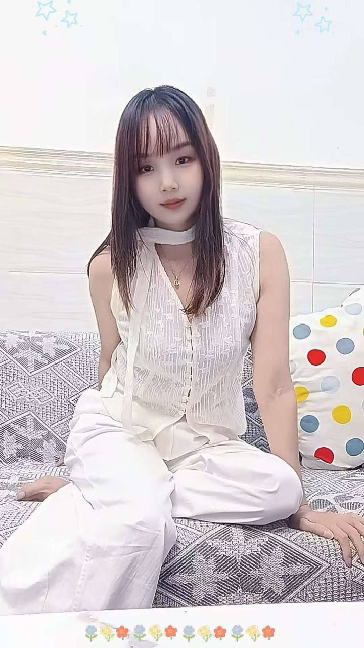 白云刚刚下海–小魔女