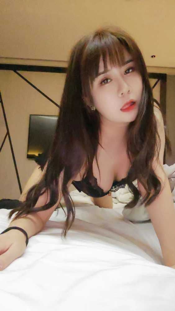 越秀风骚舌吻控淇淇 4