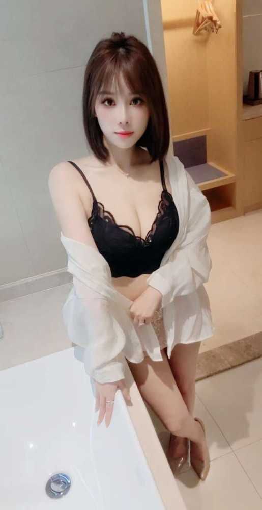 黄埔肤白大奶小白 18