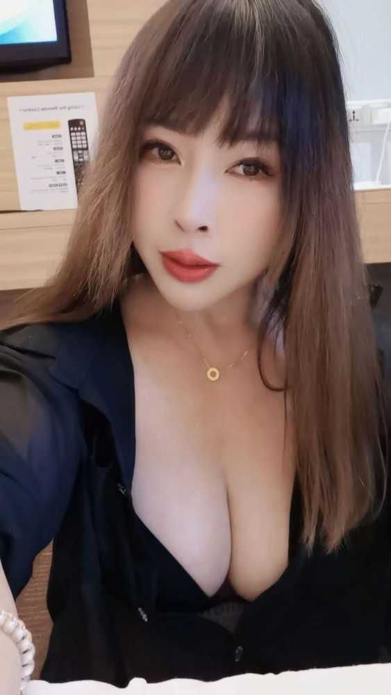花都骚妇紫薇 9