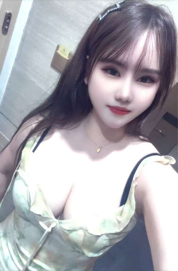白云天然巨乳舌吻女王-西西（热) 4