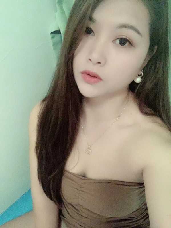 越秀风骚舌吻控淇淇 21