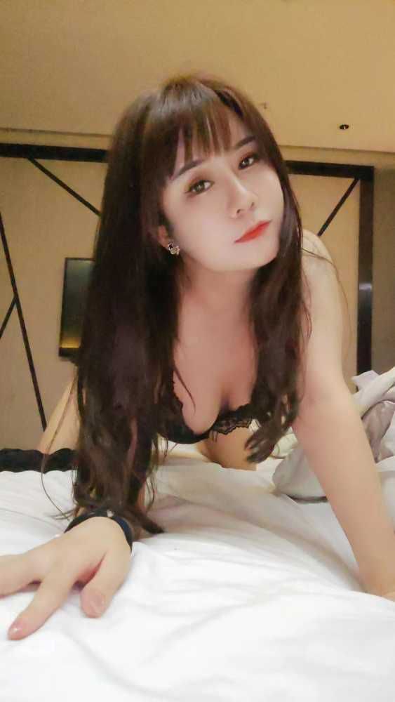 越秀风骚舌吻控淇淇 3