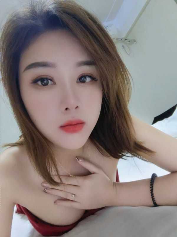 黄埔肤白大奶小白 17