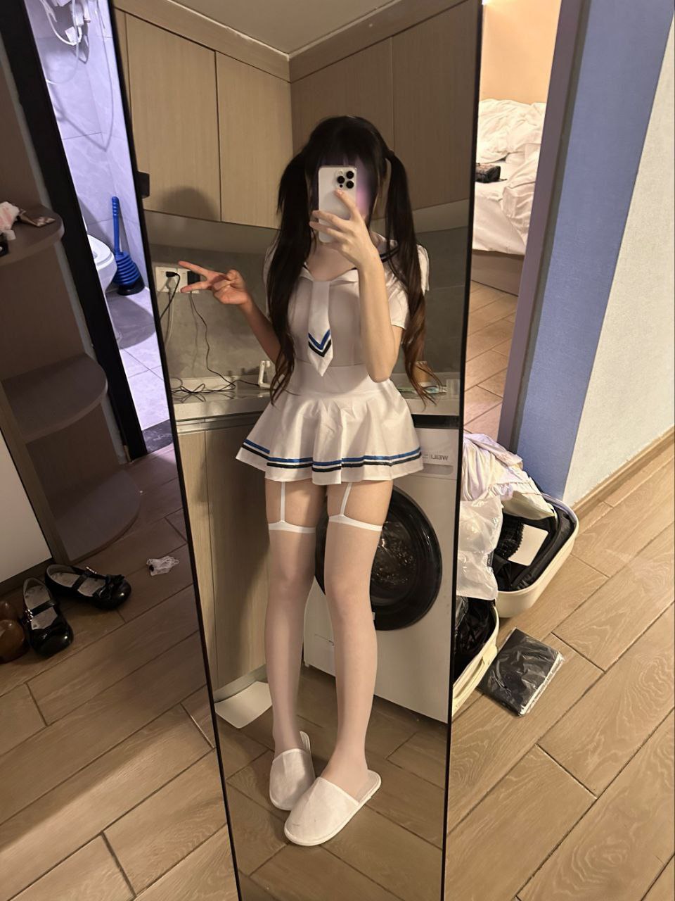 18岁嫩妹下海自聊-倩倩 4