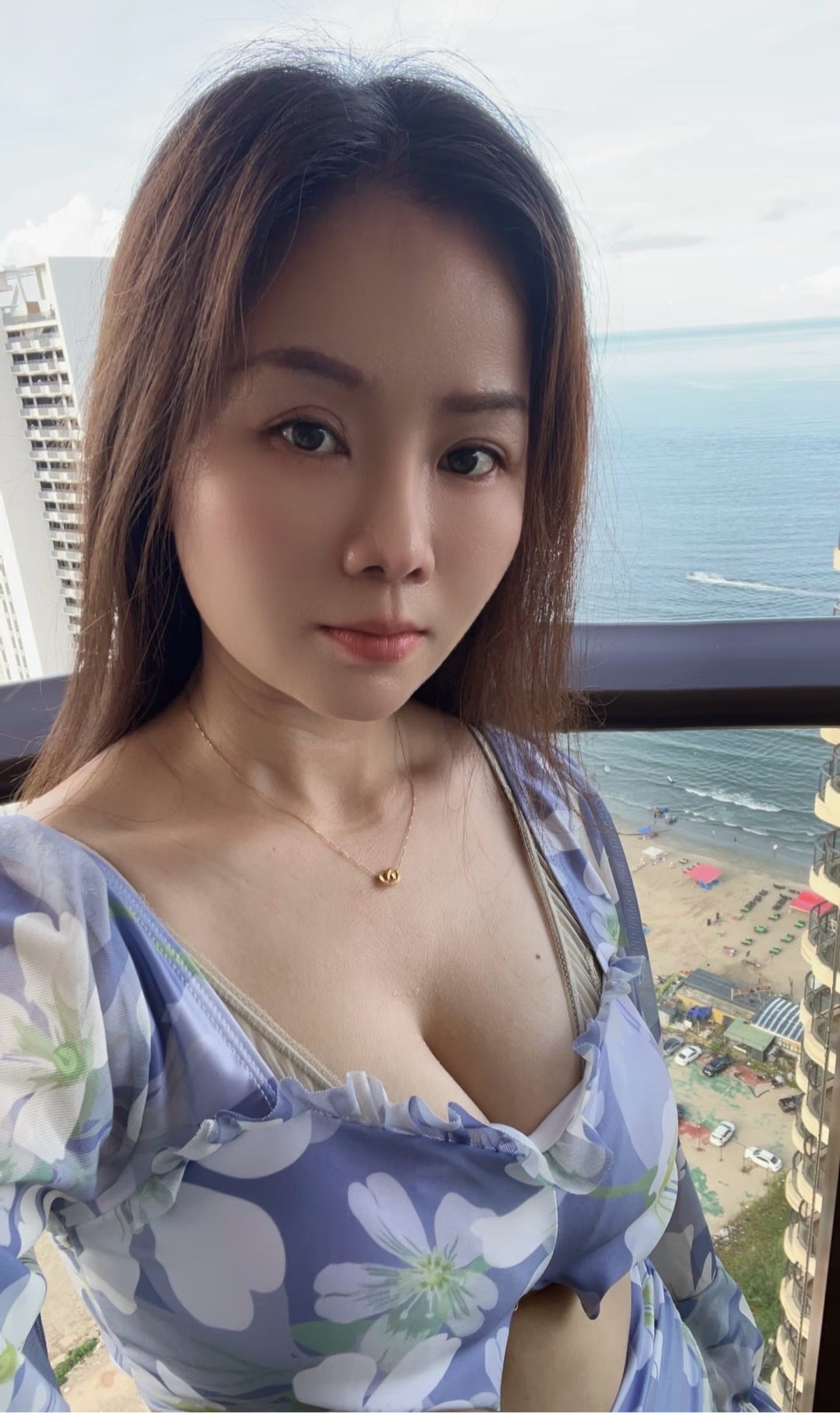 白云大胸妹-婷婷（可闺蜜双飞）