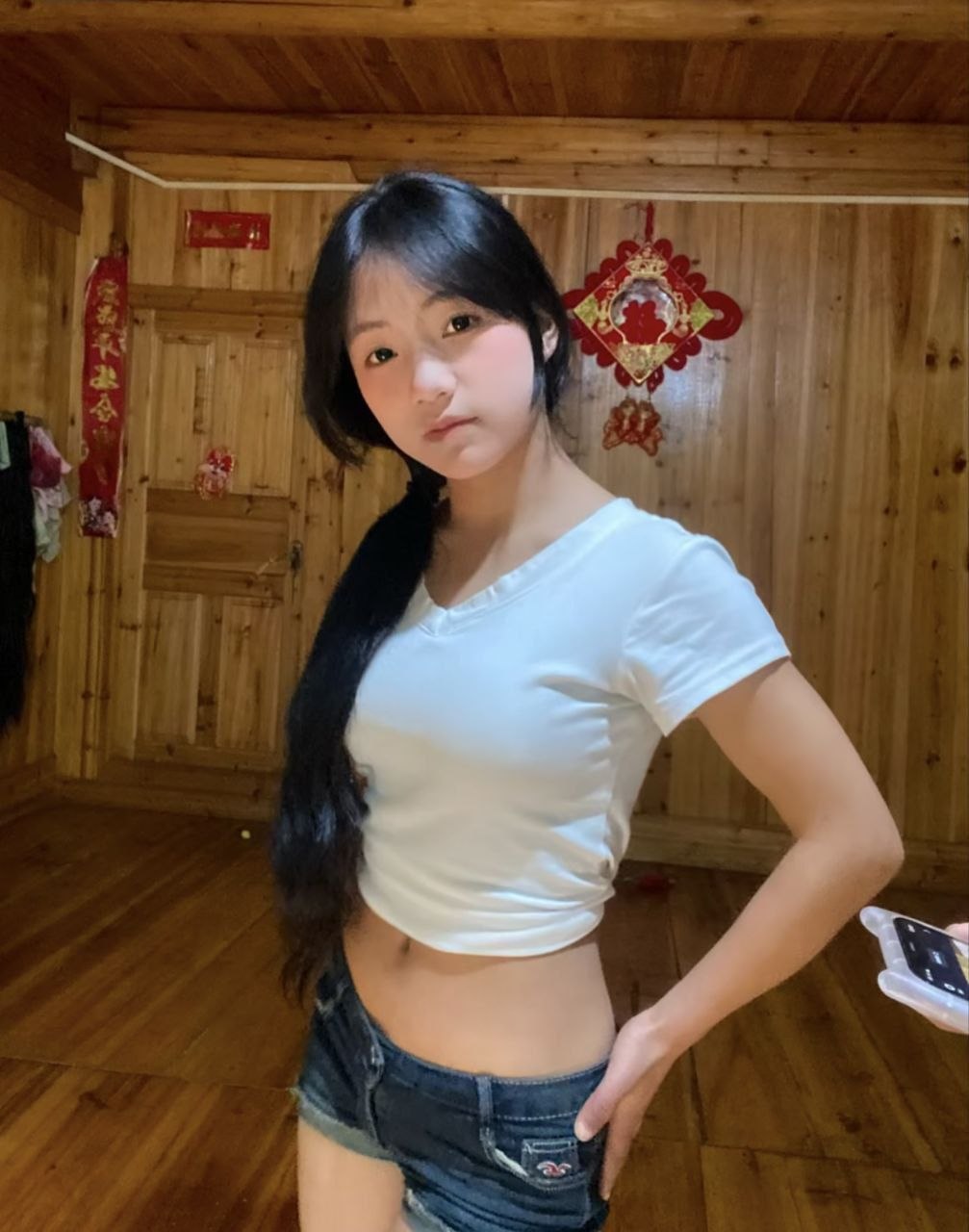 第一次下海19岁兼职-小玲（可视频验证本人）