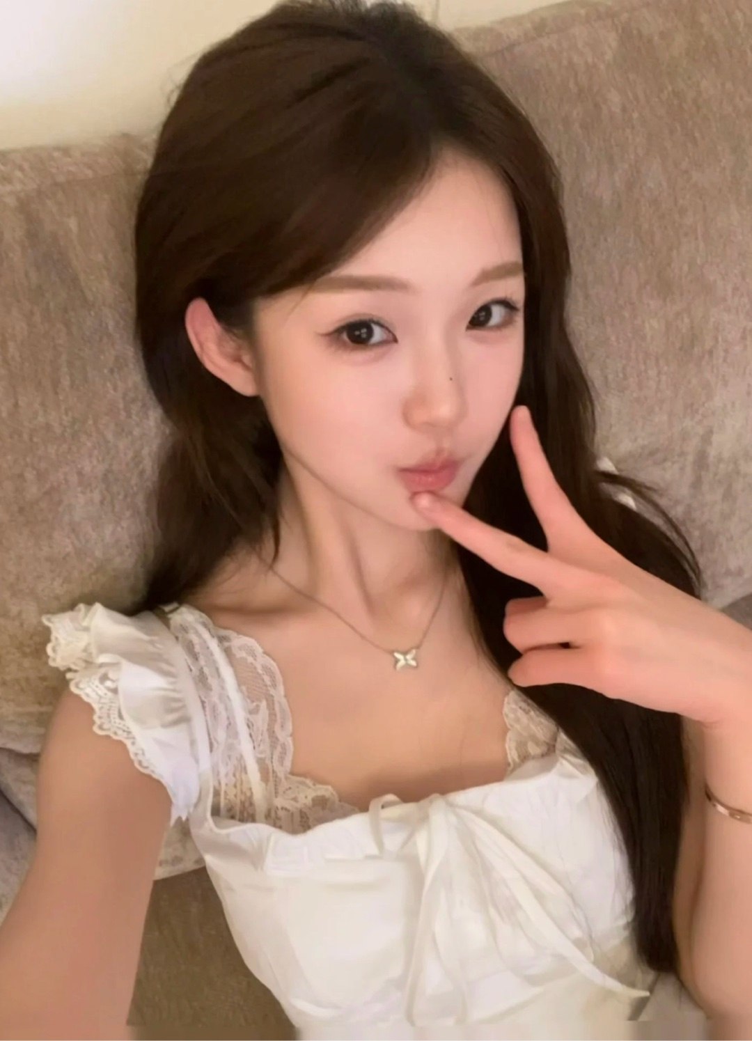 乖巧可爱白虎嫩妹水多紧致服务好-果果主图
