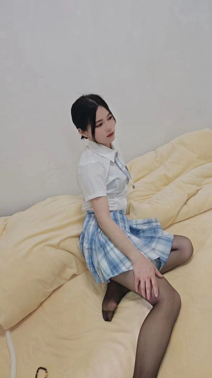 白云美女–小猫咪 4