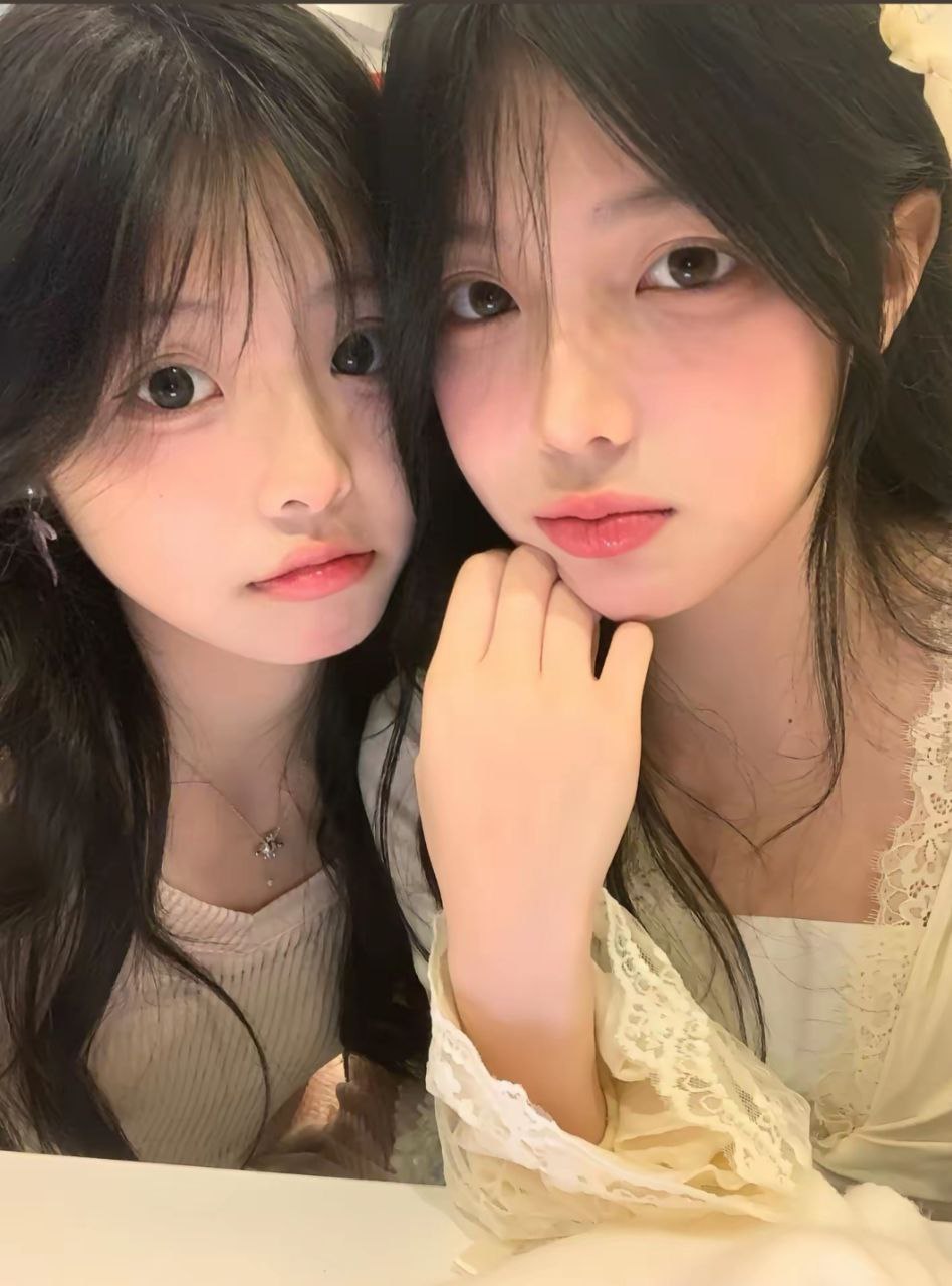 白云嫩妹闺蜜同行-小滢