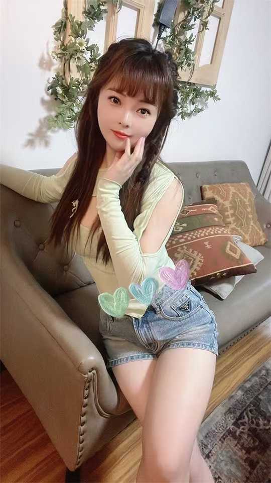 越秀风骚舌吻女神-西西 17
