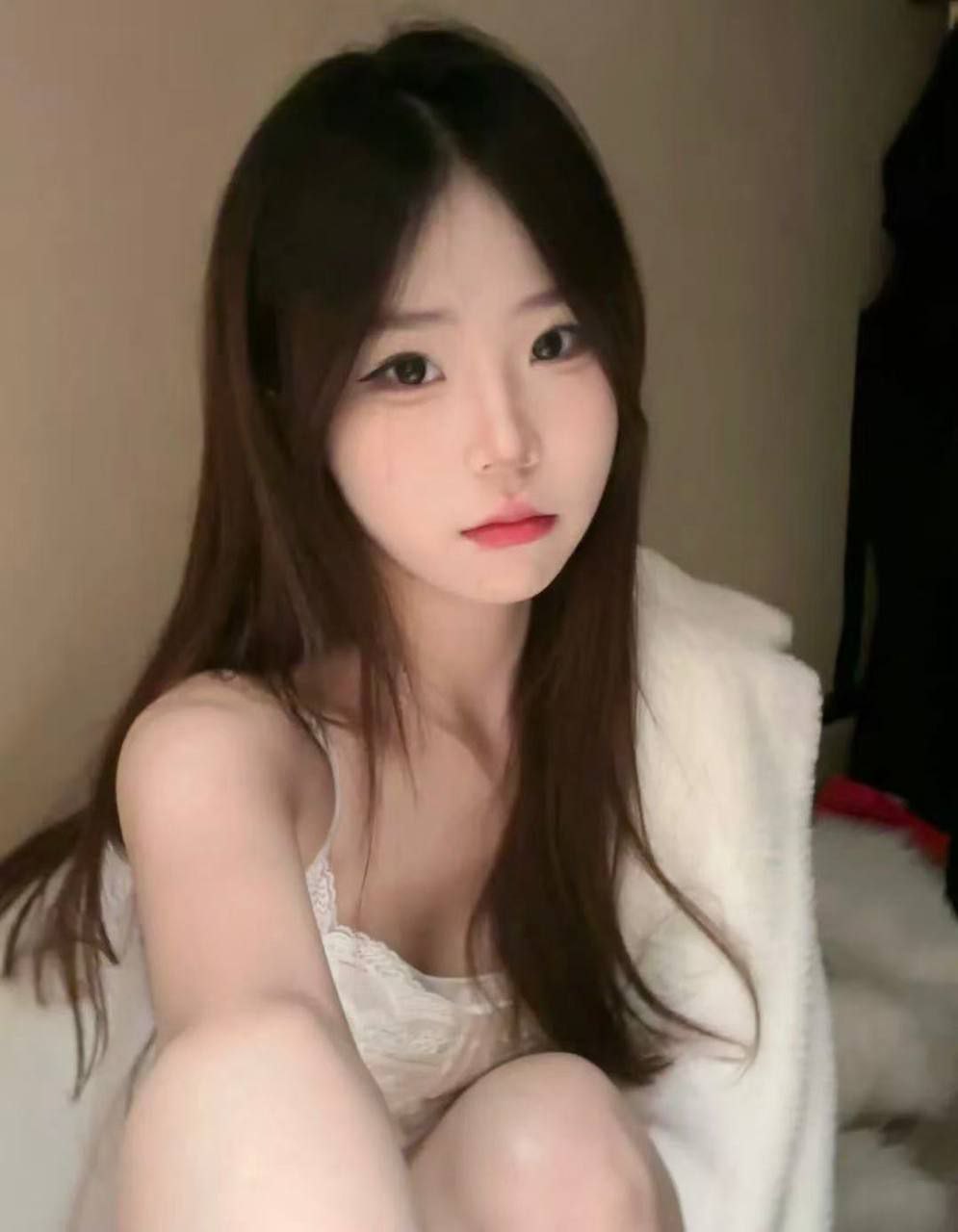 白云清纯眼镜妹大学刚毕业初次下海-小米（新人） 6