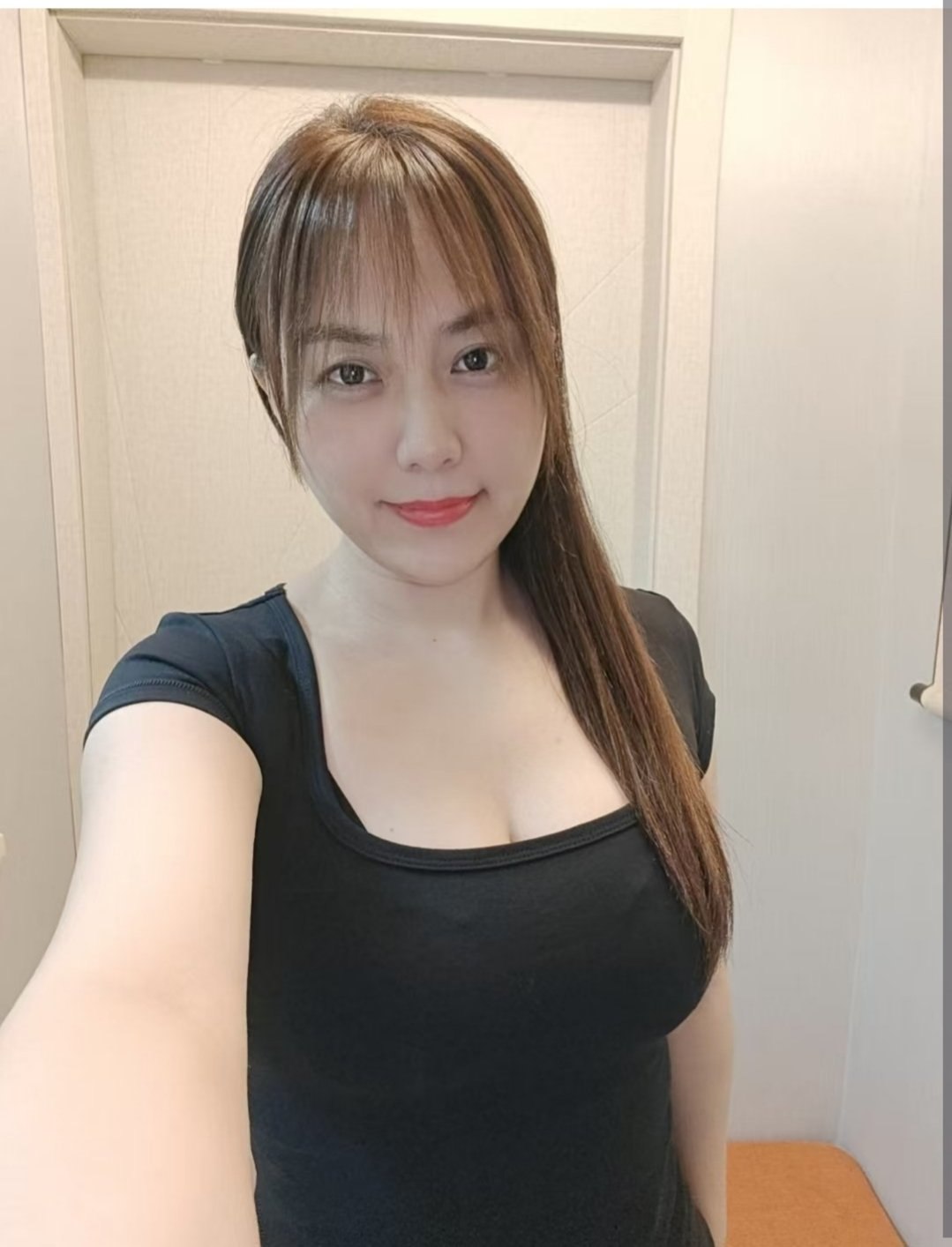白云巨乳御姐服务好-花花