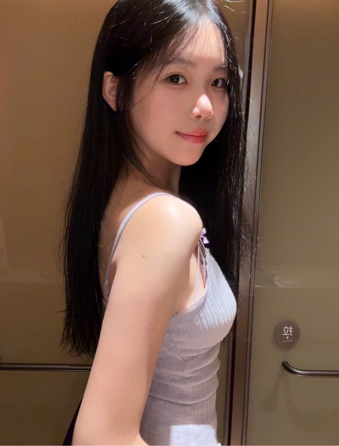三点粉嫩白虎嫩妹可爱听话满足各种服务-泡芙 2
