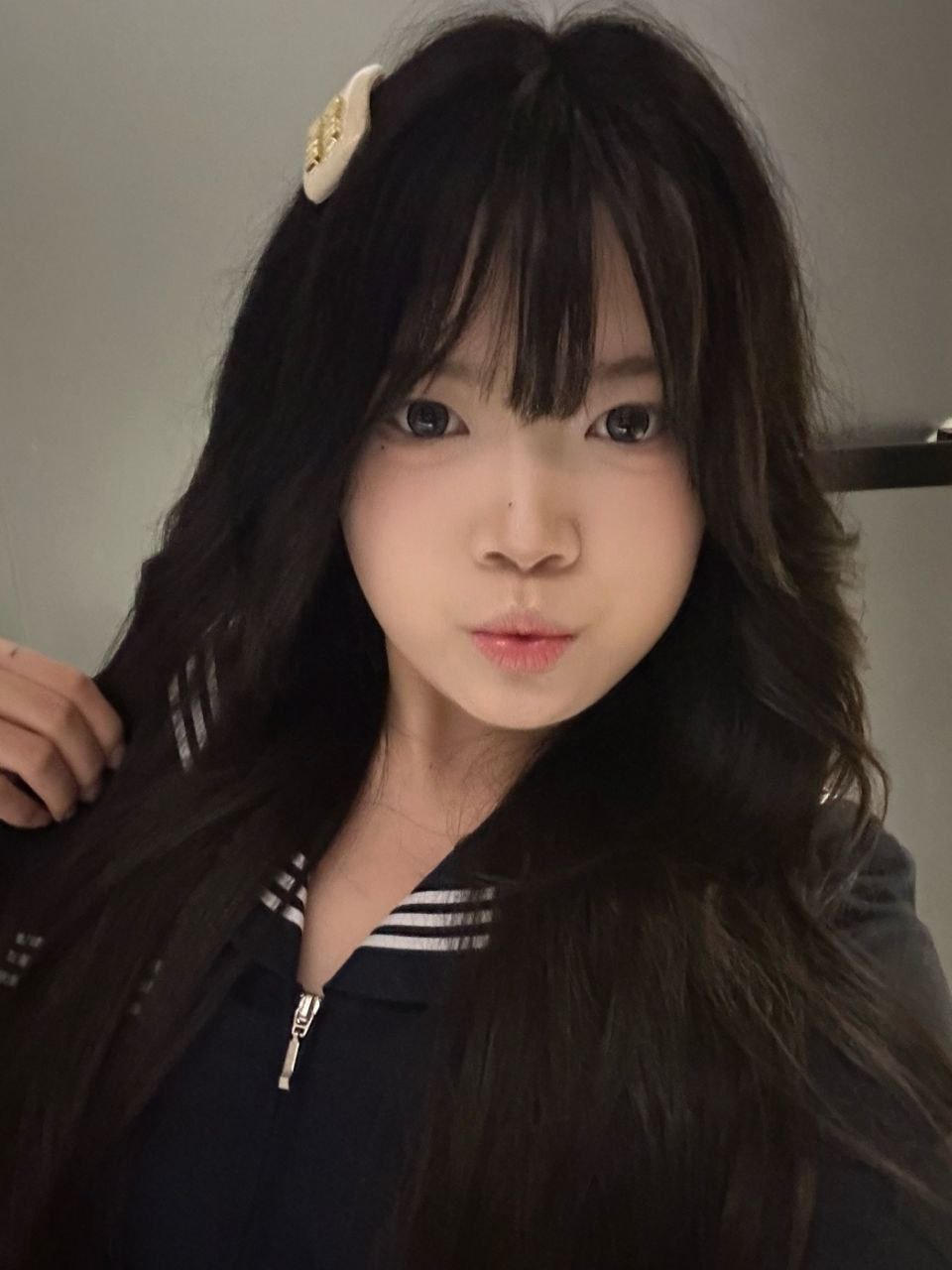 18岁嫩妹下海自聊-倩倩