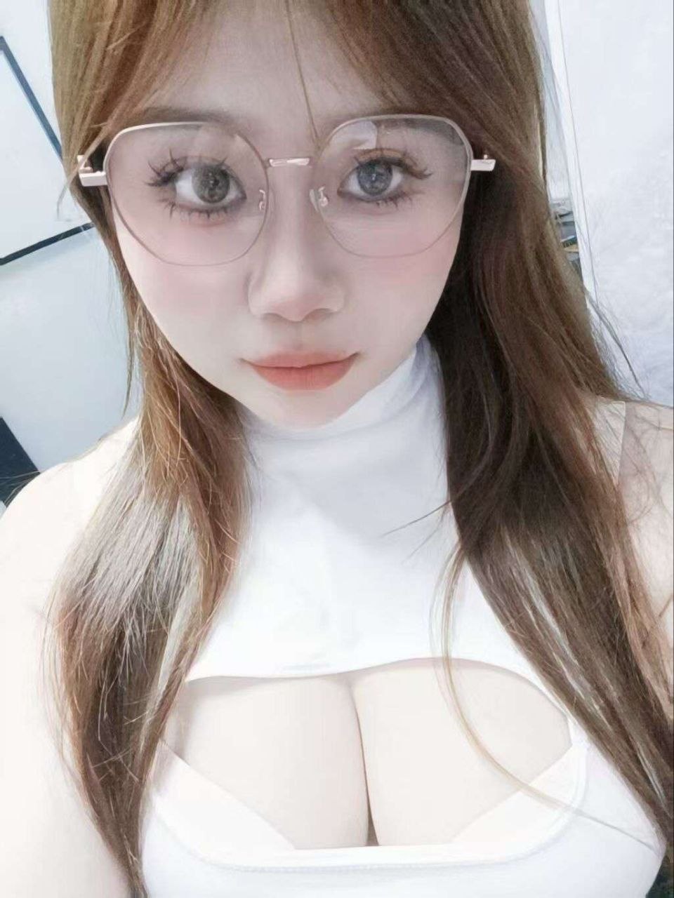 白云惊喜价风骚舌吻女神-婷婷(热) 2