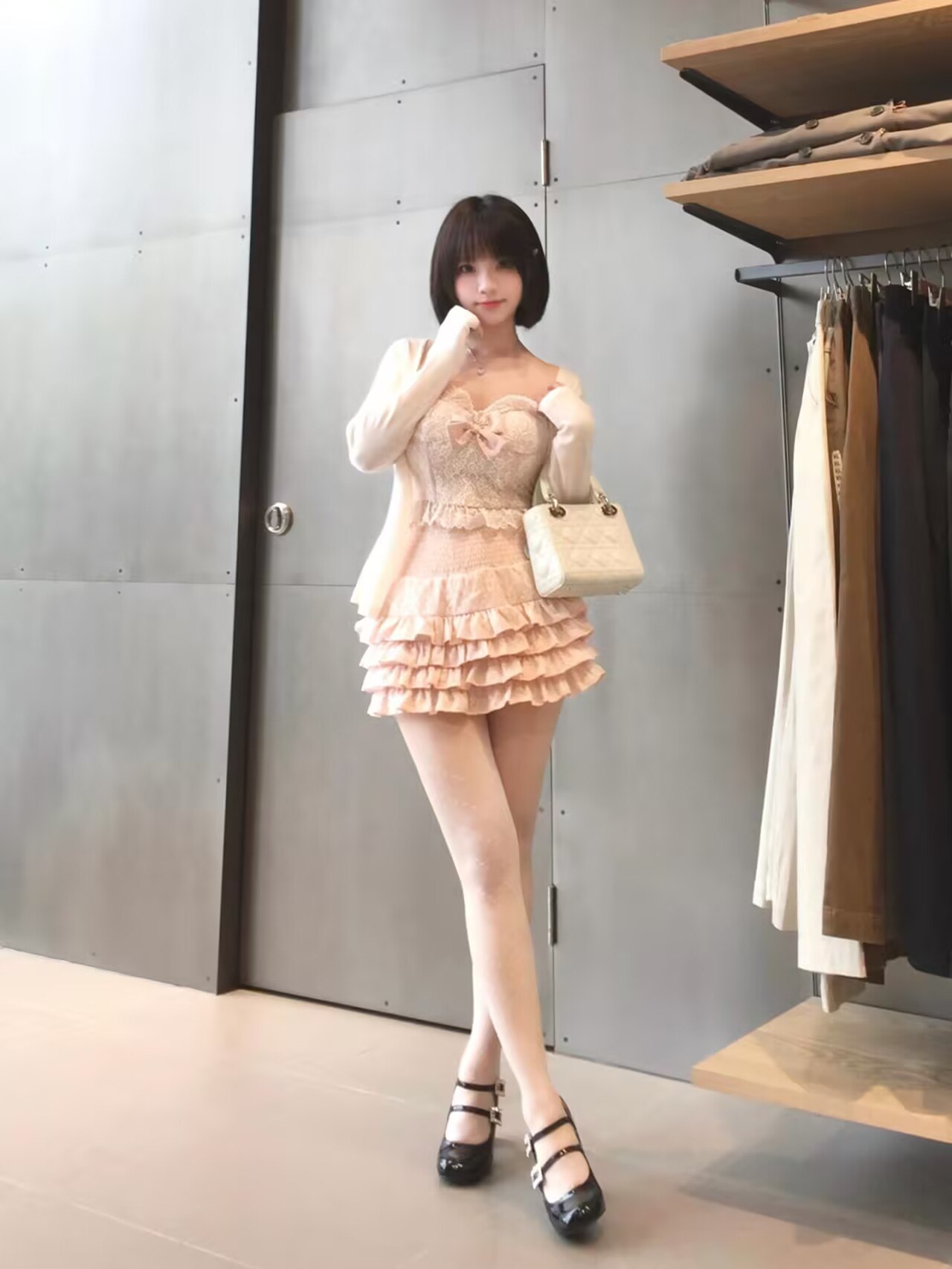 白云美甲店上班小妹第一次下海-灵儿 5