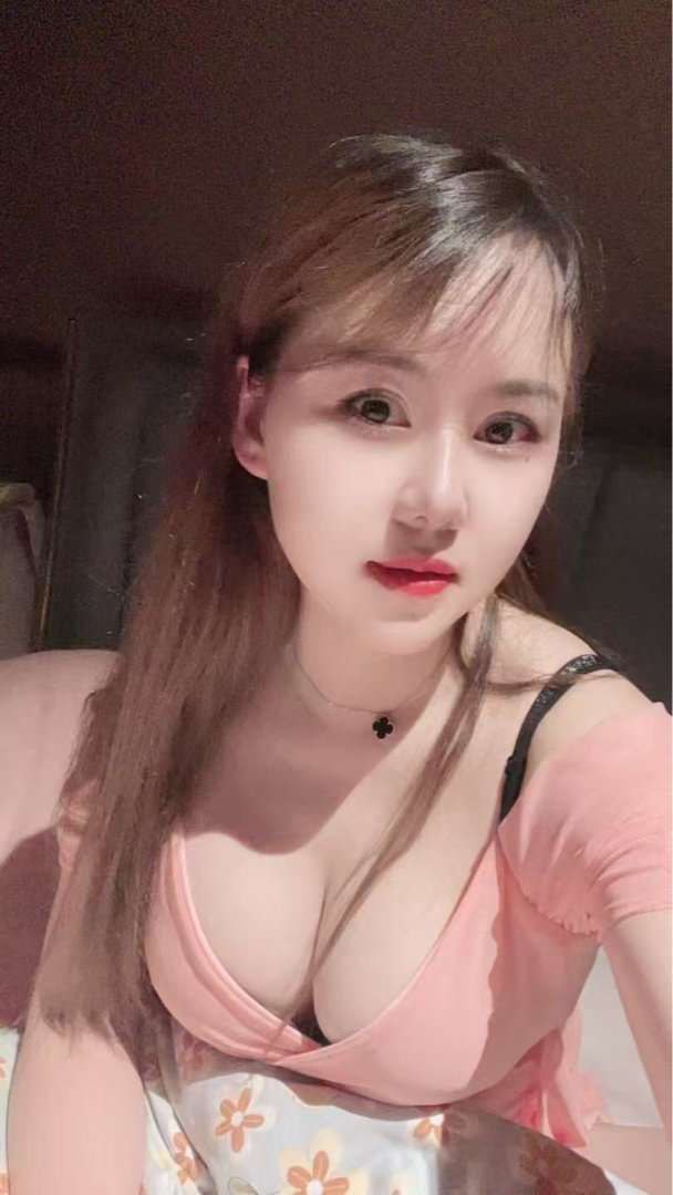 白云天然巨乳舌吻女王-西西（热)