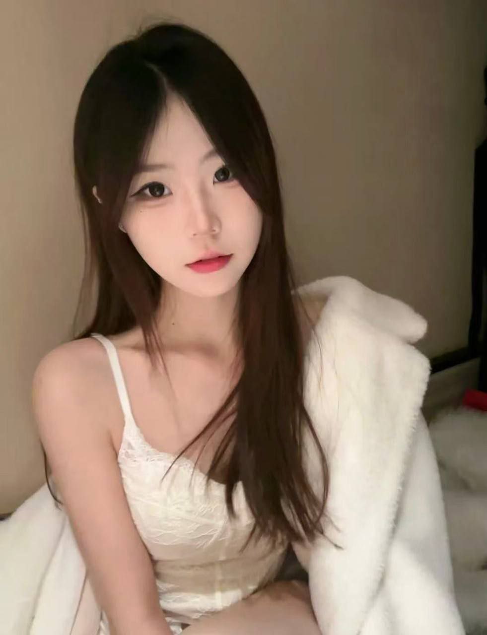 白云清纯眼镜妹大学刚毕业初次下海-小米（新人） 7