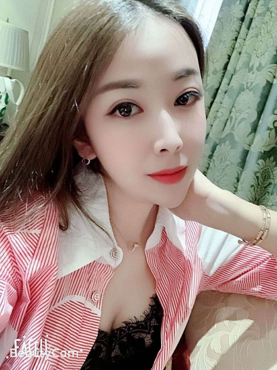 广州白云皮肤白皙天然巨乳-【珊珊】 3