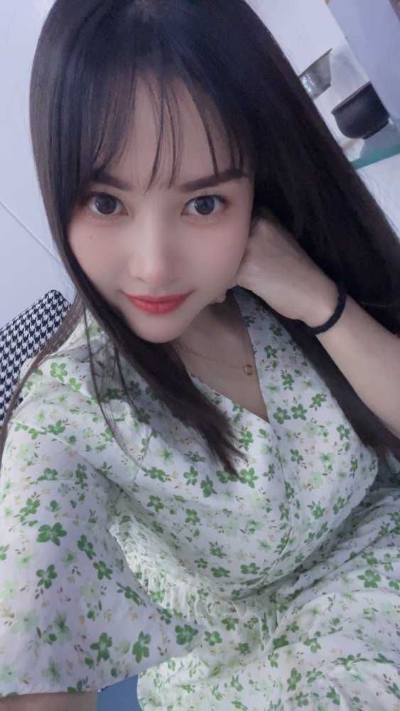 白云肤白巨乳真胸予然 4