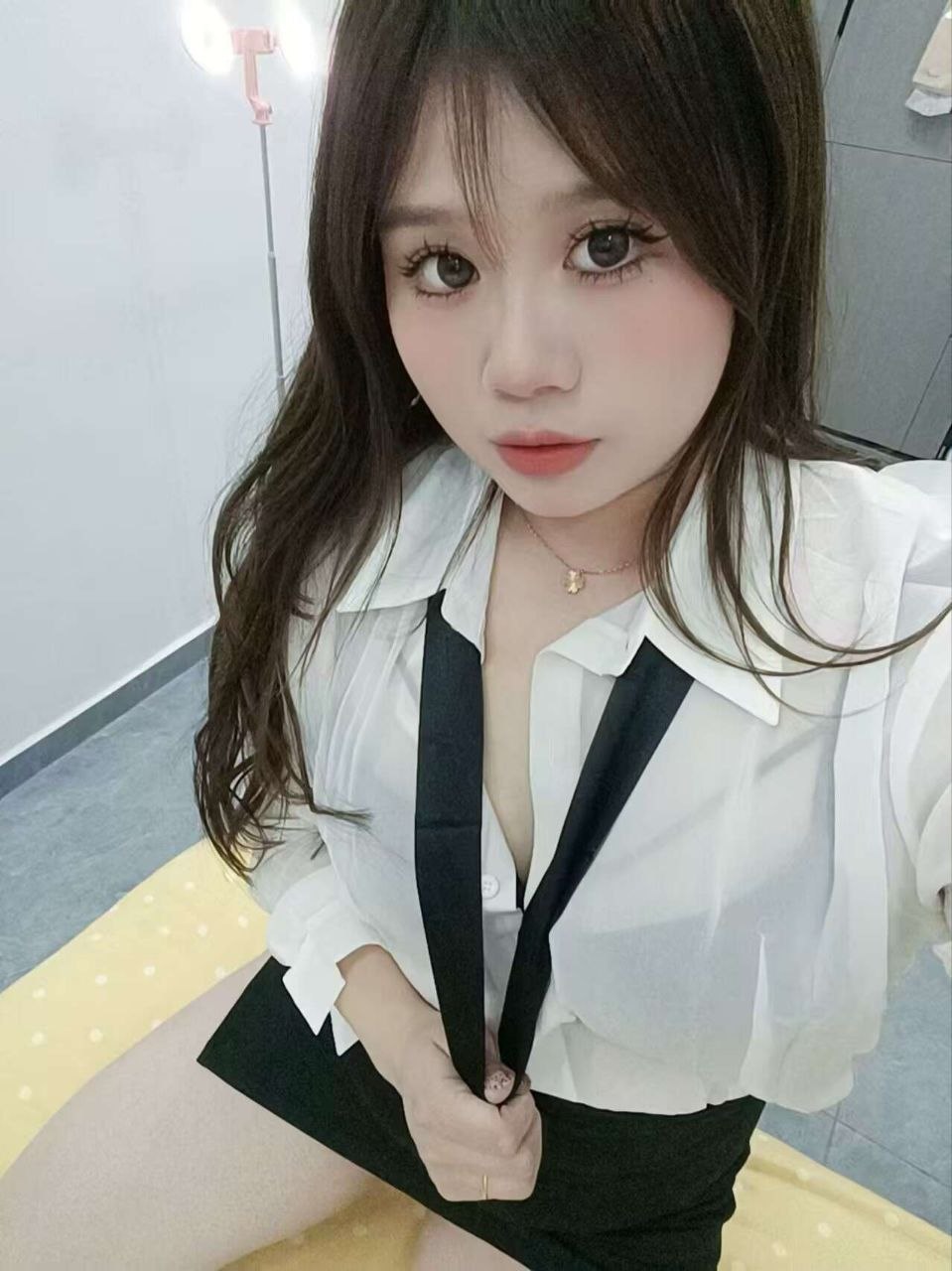 白云惊喜价风骚舌吻女神-婷婷(热) 3