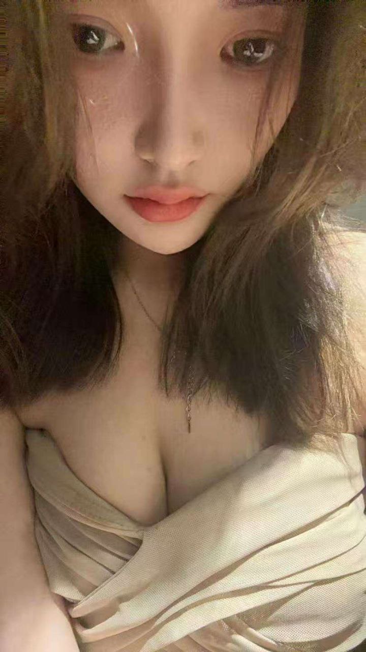 白云舌吻女郎00后新人下海-小月月