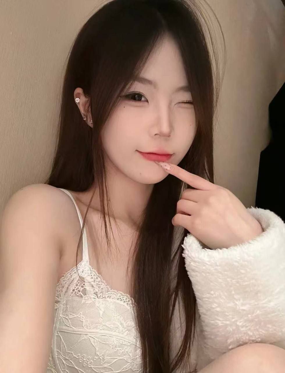 白云清纯眼镜妹大学刚毕业初次下海-小米（新人） 5