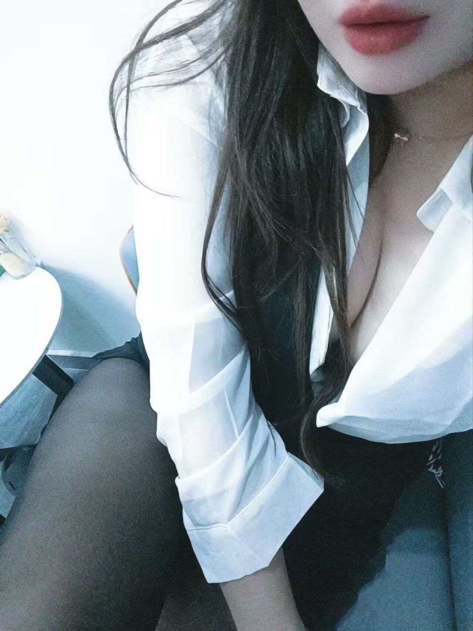 白云惊喜价风骚舌吻女神-婷婷(热) 4