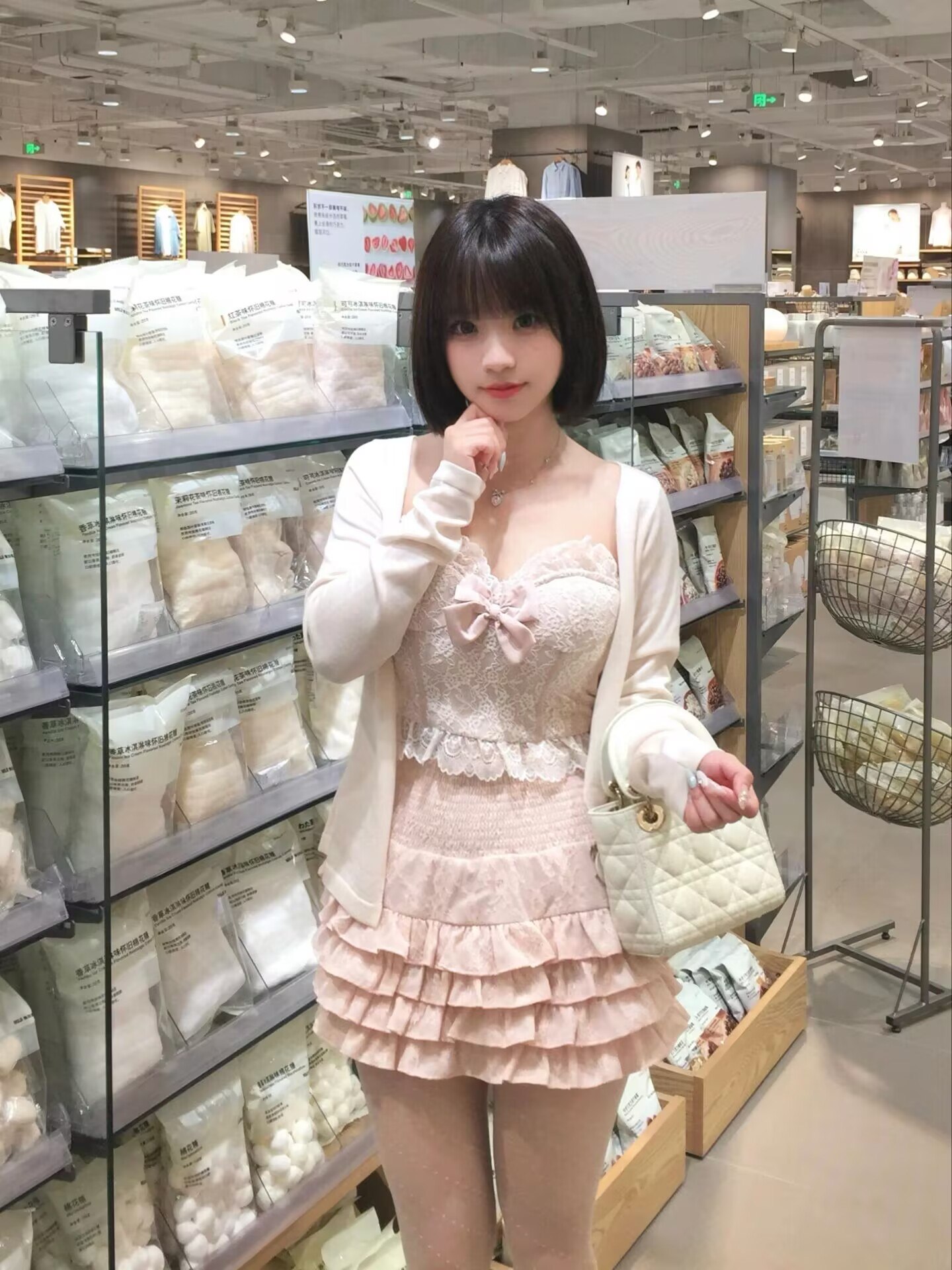 白云美甲店上班小妹第一次下海-灵儿 3