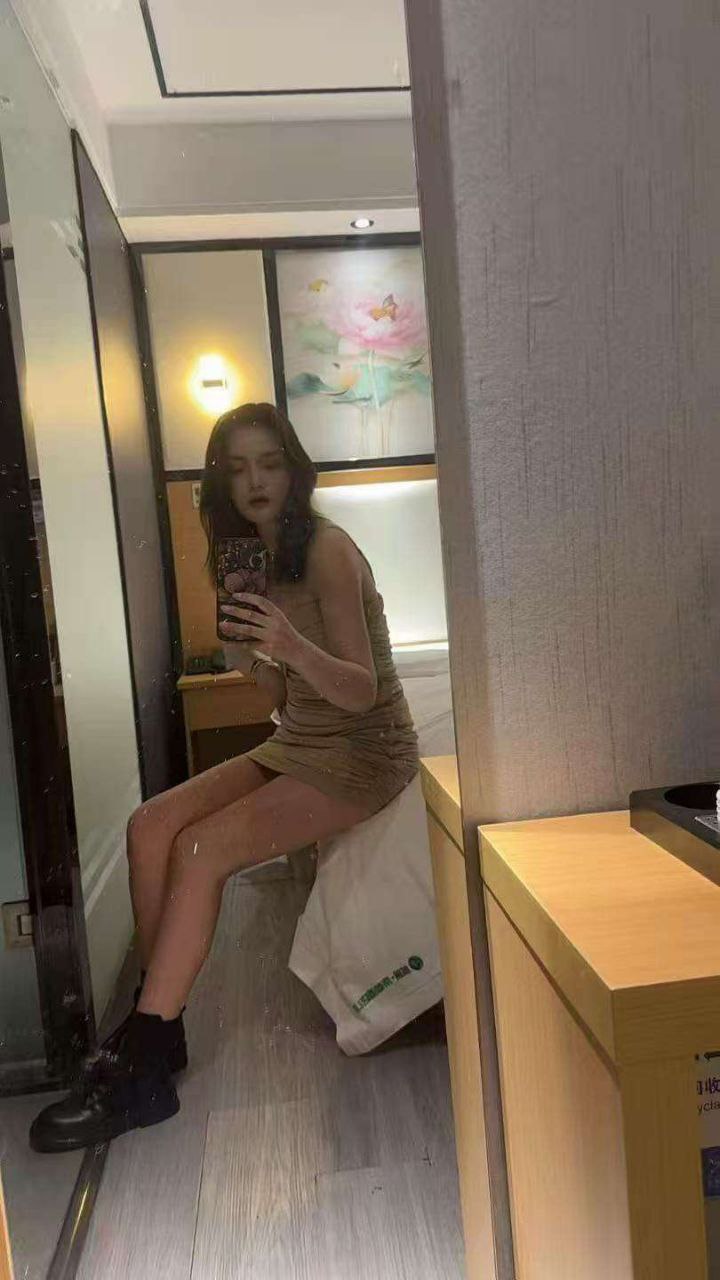 白云舌吻女郎00后新人下海-小月月 3