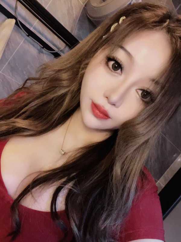 佳佳巨乳真人实拍 3